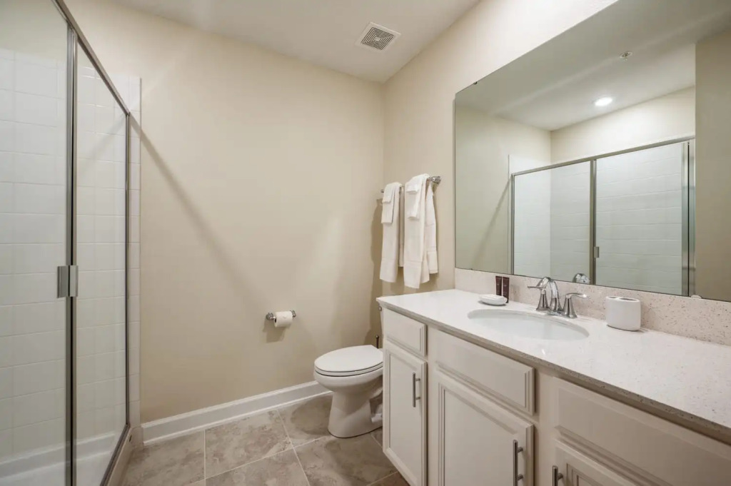 Charming condo with great golf view near Disney