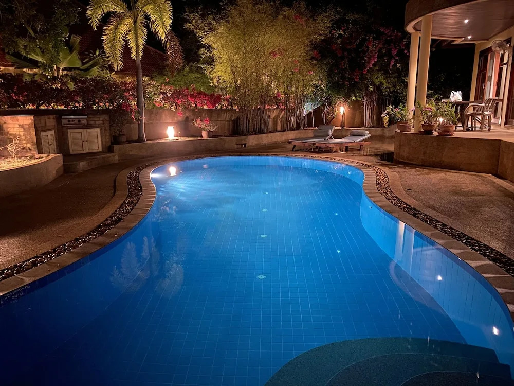 4 Bedroom Villa TG48 on beachfront resort SDV288-By Samui Dream Villas