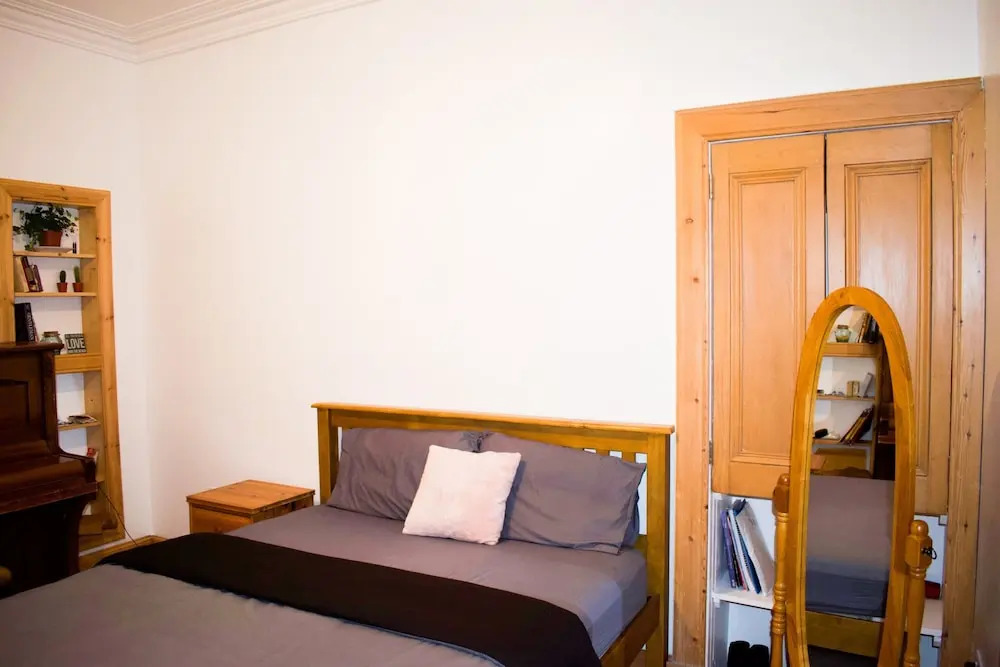 Traditional 1 Bedroom Colony Flat in Edinburgh