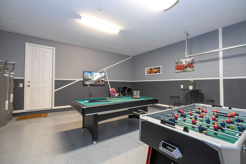 Beautiful 5 Bed Home in Solara With Private Pool
