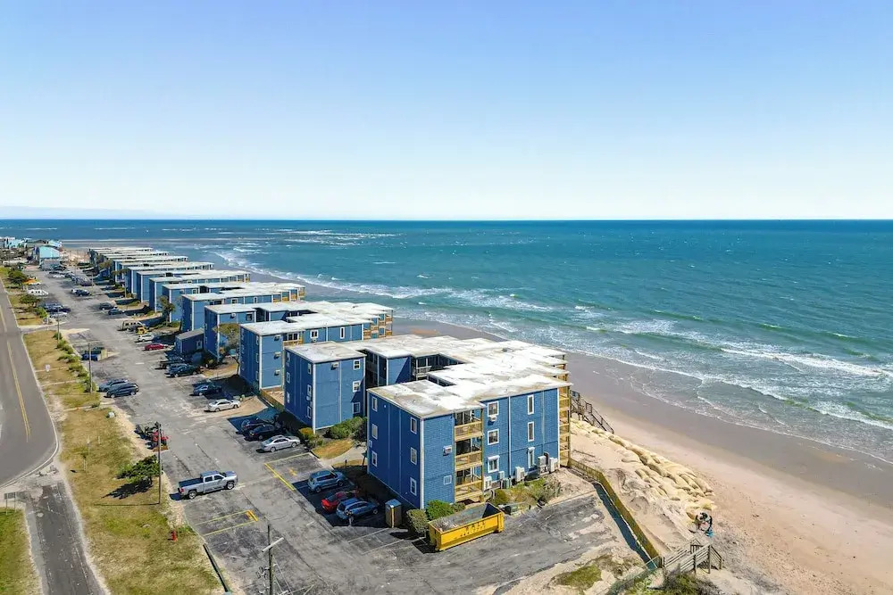 Ocean-view Condo: Steps to North Topsail Beach!