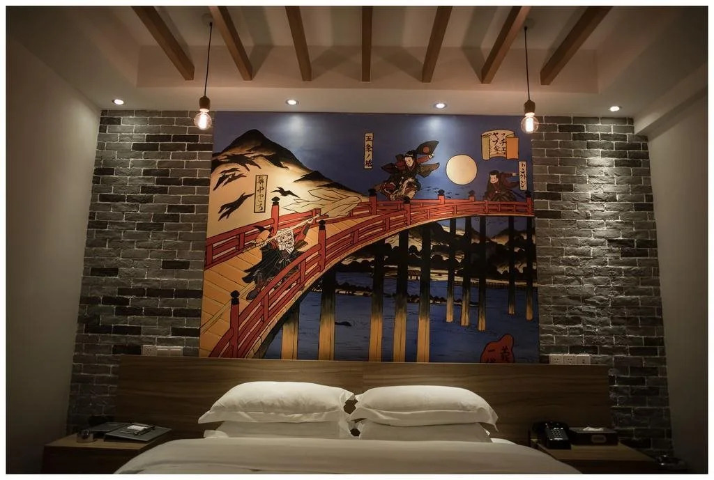 Revolver Theme Design Hotel