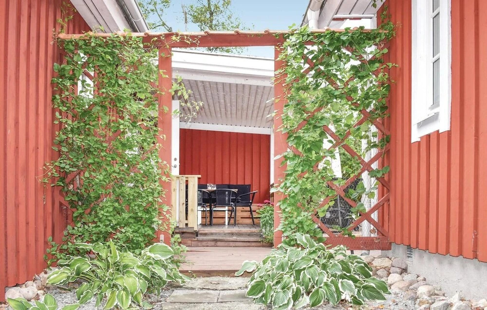 Awesome Home In Löttorp With Kitchen