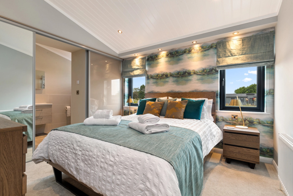 Ael-Y-Bryn - Luxury Lodge, Hot Tub, Three En-Suite Bedrooms