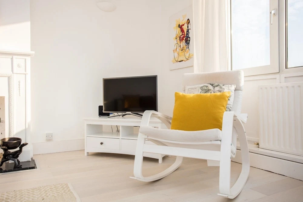 2 Bedroom Flat In Stepney Green