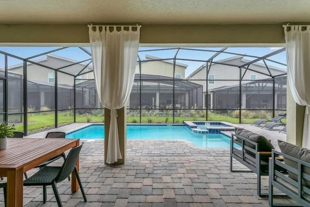 4552target 9 Bedroom Home