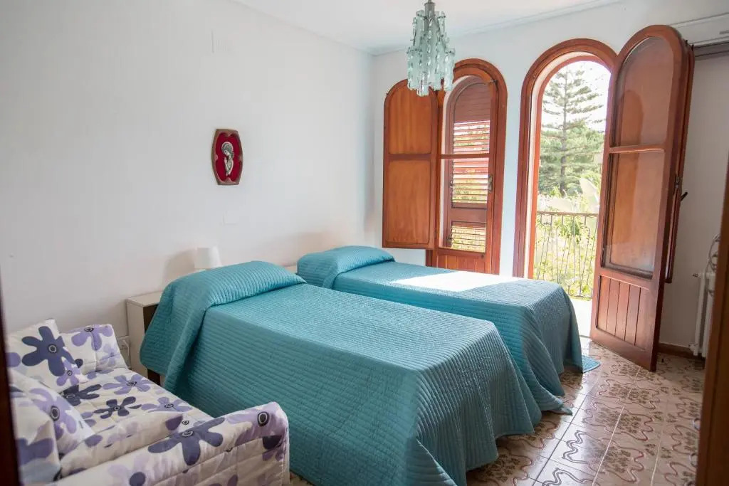 Villa Silvia by Ville in Palermo