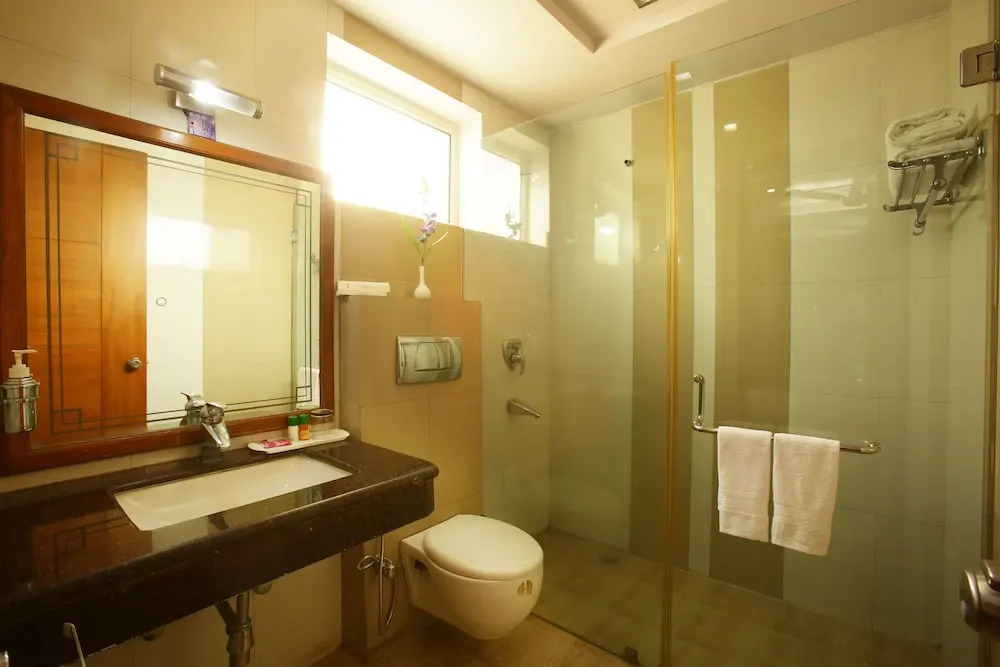Emblem Hotel Sector 14 Gurgaon