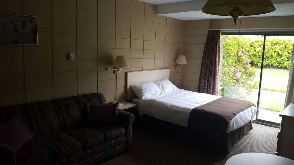 Airport Inn