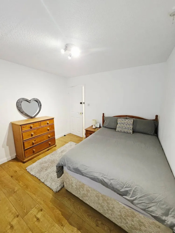 Egremont 2-br Flat With Free Parking & Wi-fi