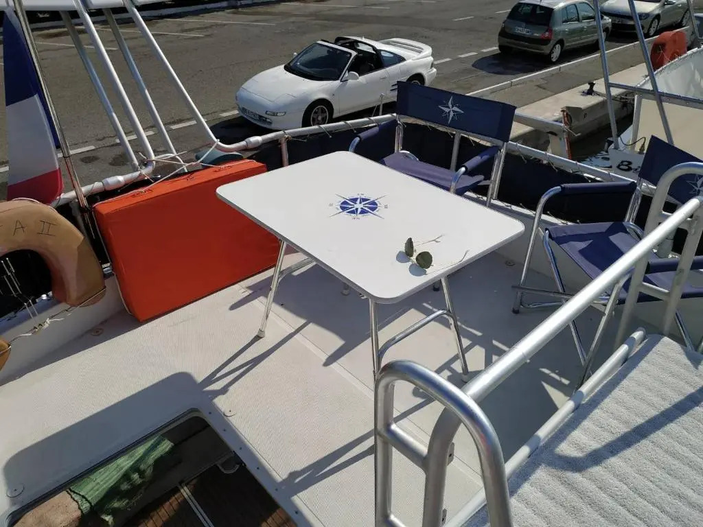 Ferretti 36 ' Bateau à Quai Vieux-Port Cannes Festival La Croisette