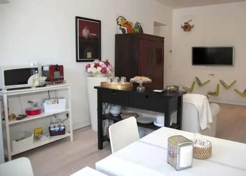 Center 2 Rooms