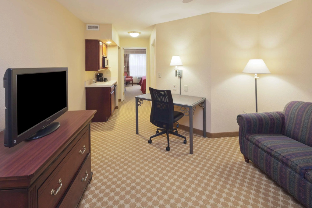 Country Inn & Suites by Radisson, Milwaukee West Brookfield , WI