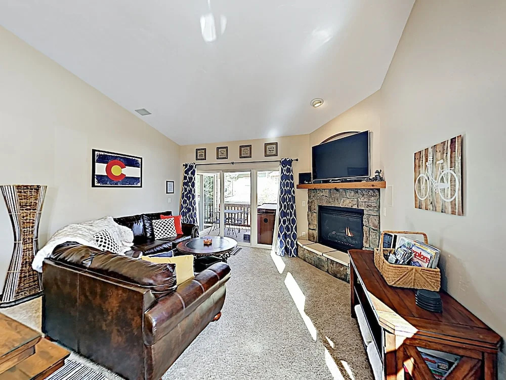 New Listing! End-unit Townhome W/ Private Hot Tub 2 Bedroom Townhouse