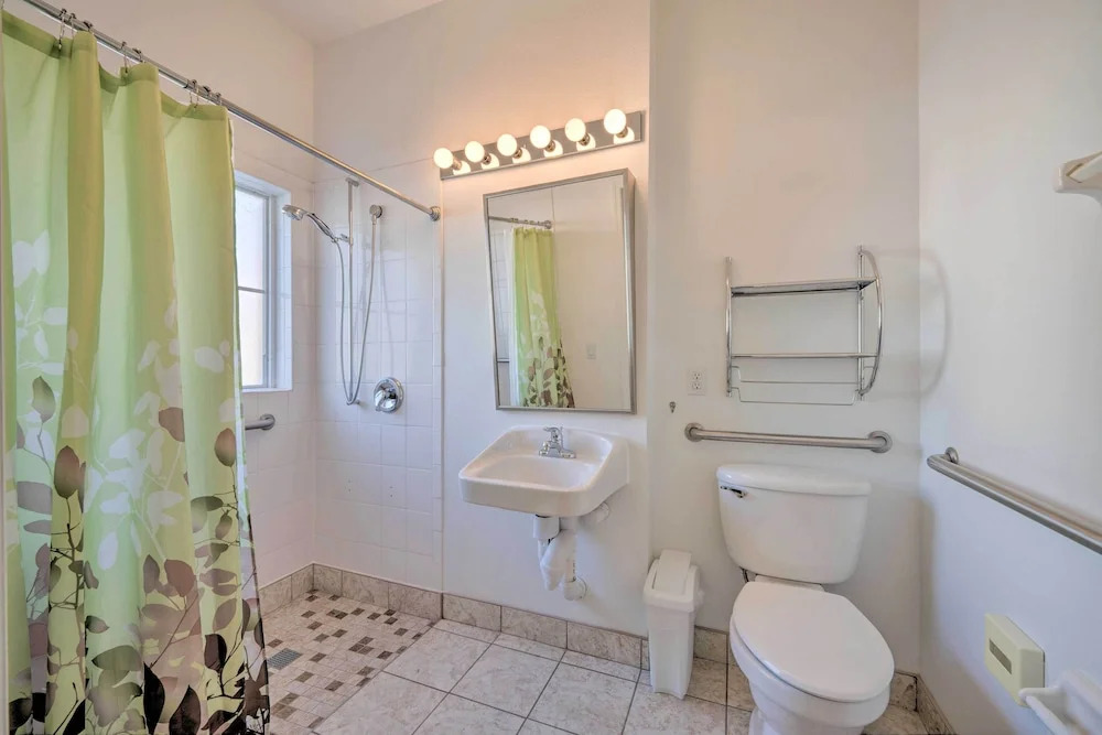 Bright Kissimmee Townhome Near Disney World!