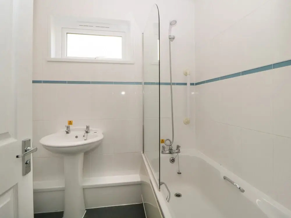 Harcombe House Bungalow 8