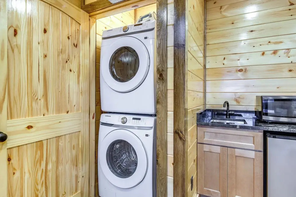 Hot Tub & Spectacular Views: Sevierville Cabin