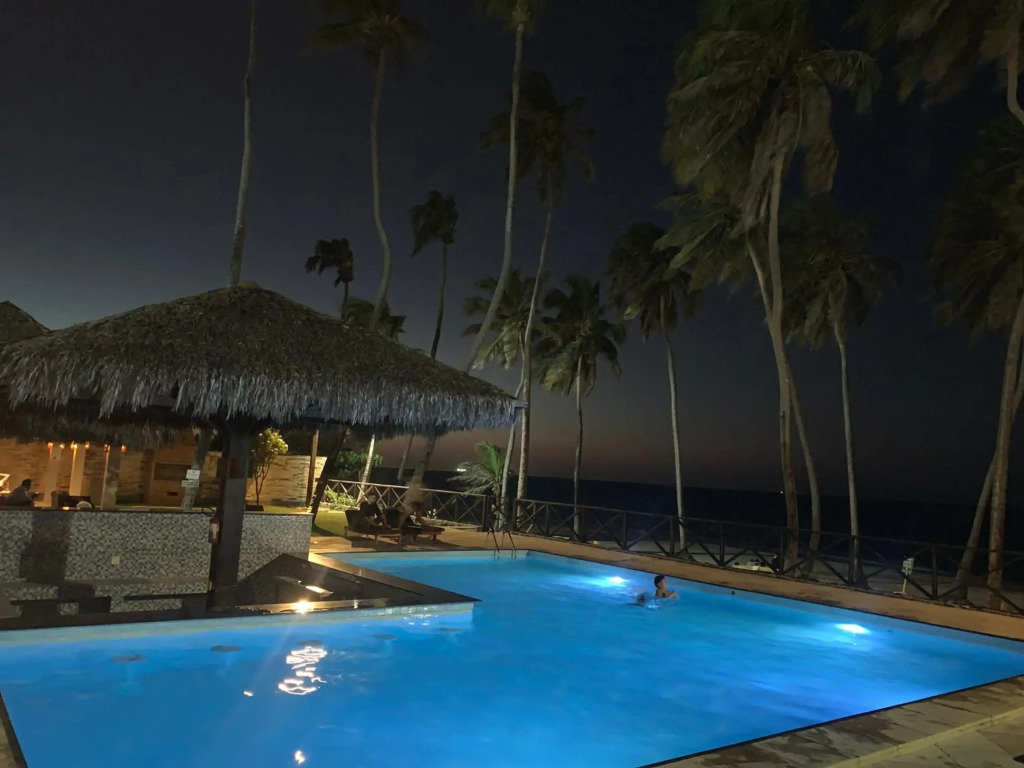Condomínio com vista para o Mar e Piscina no CUMBUCO- AP 106