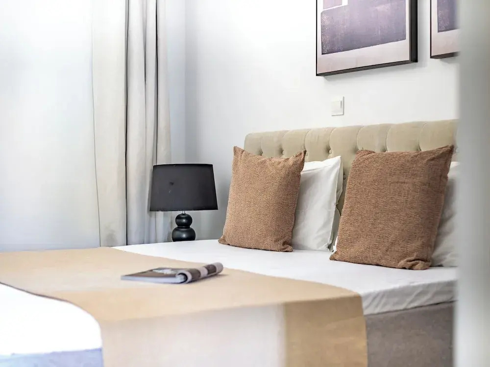 Sanders River Plaza - Chic 2 Bedroom Apartment