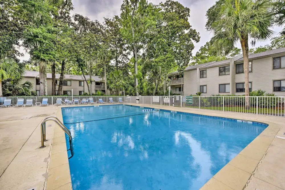 < 1 Mi to Beach: Condo w/ Community Perks in Hhi!