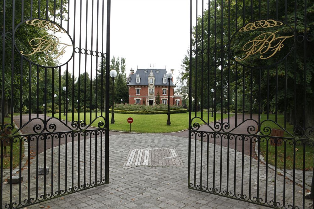 LA FOLIE