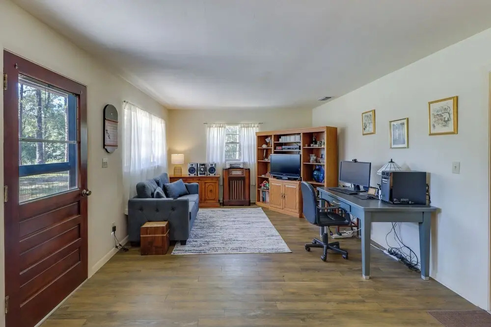 2 Mi to Rainbow River: Home in Dunnellon