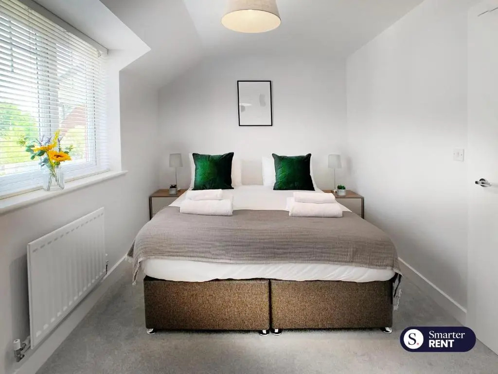 Wokingham - 2 Bed House with Garden