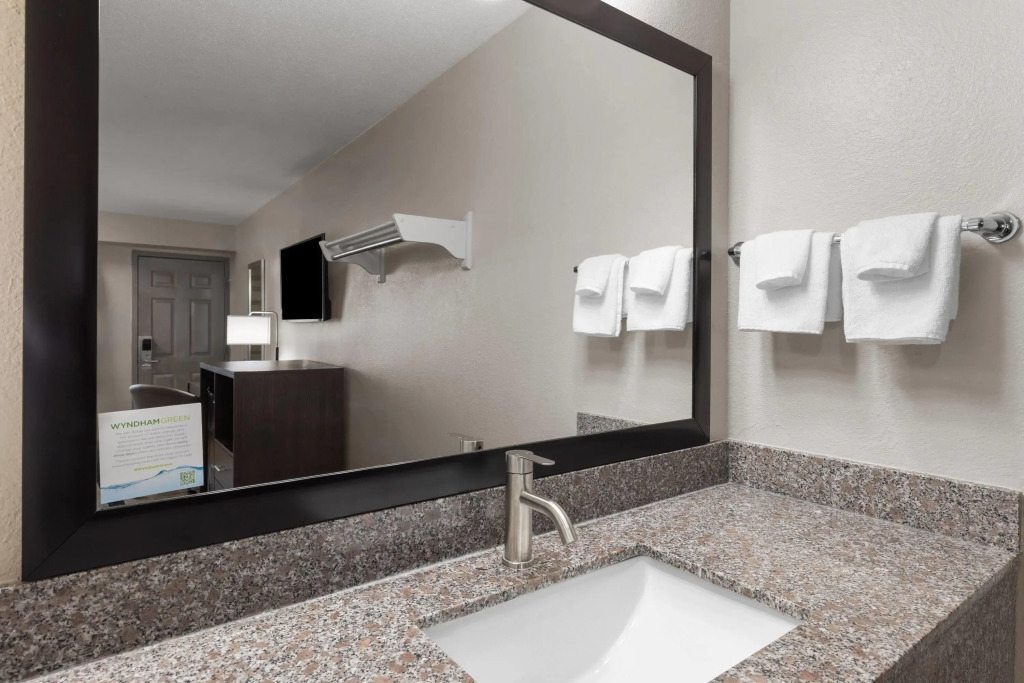 Super 8 By Wyndham Charleston WV