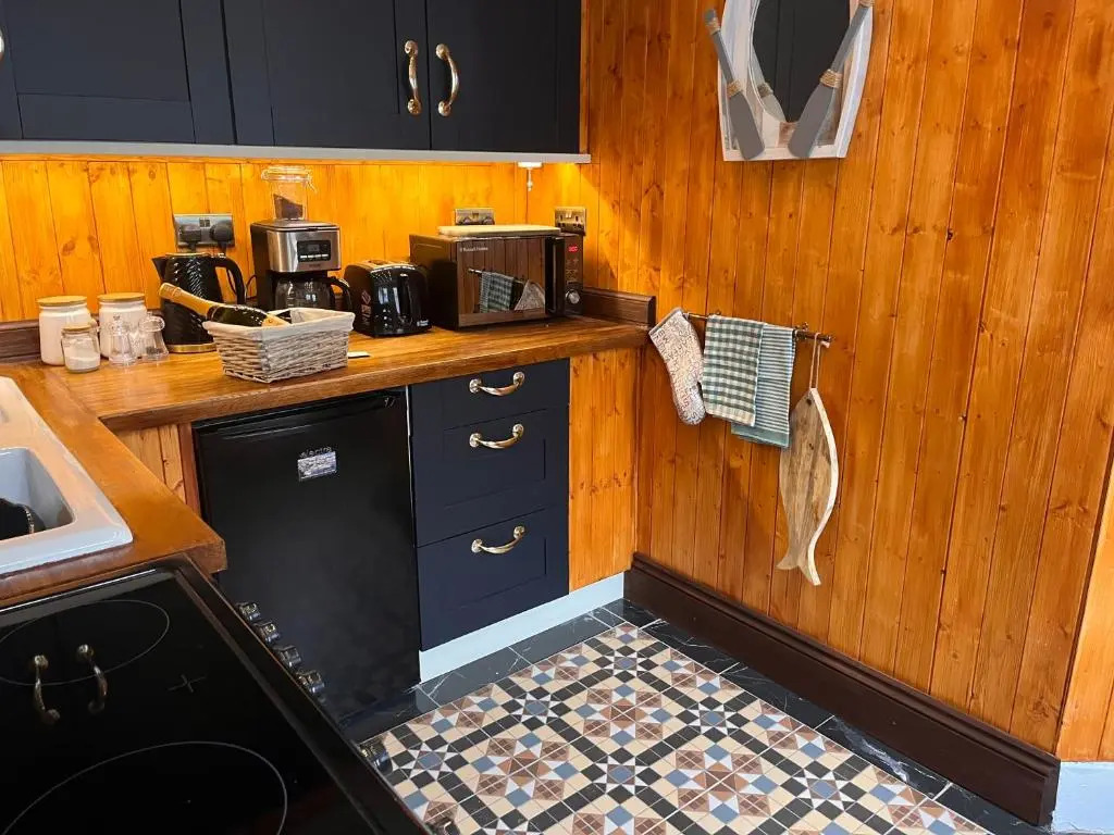 Harbour View Ground Floor Flat with Private Parking, only 5 Mins walk to harbour