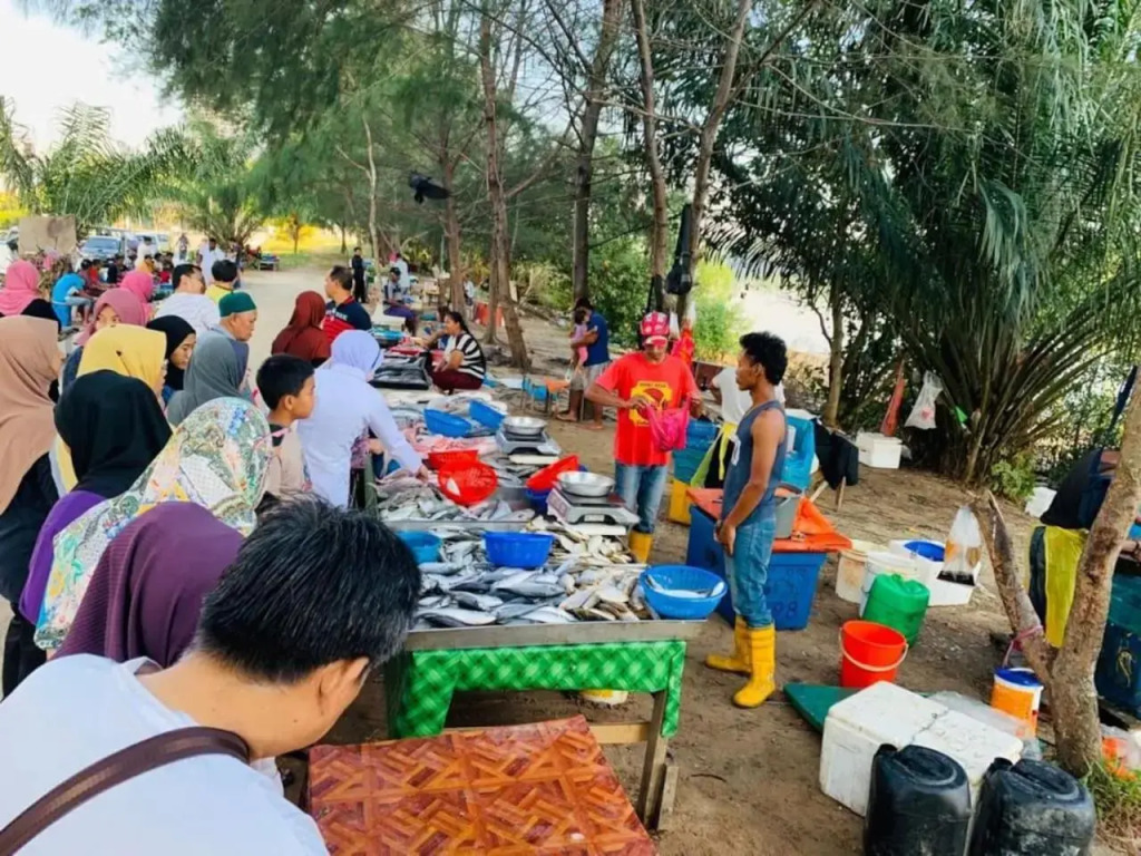 Trival Collector Bayu Puteri Mid Valley 2 mins drive @ JB