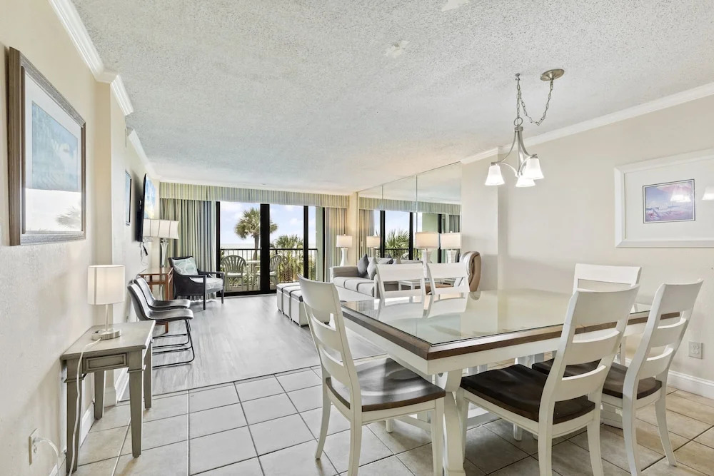 2BR Ocean View Condo w Private Balcony