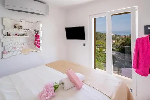 Uniquely designed Villa Ivana with outdoor Jacuzzi nearby the pebble Banje beach at the Island of Solta