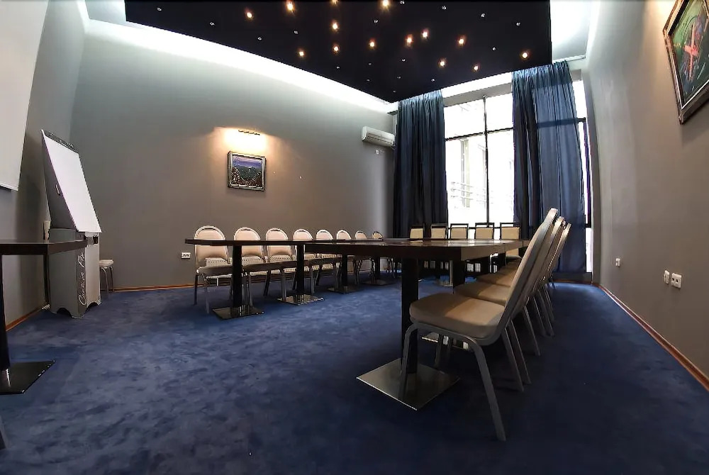 Hotel Seven