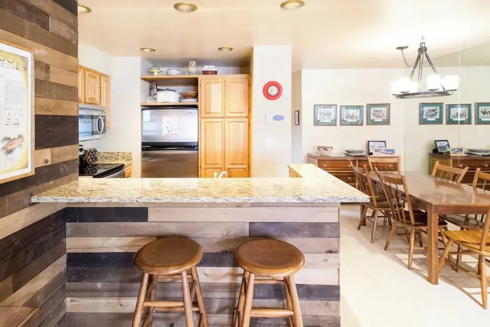 Cimarron Lodge 22 by Avantstay Ski-in/ski-out Property in Complex w/ Two Hot Tubs! Permit#12986