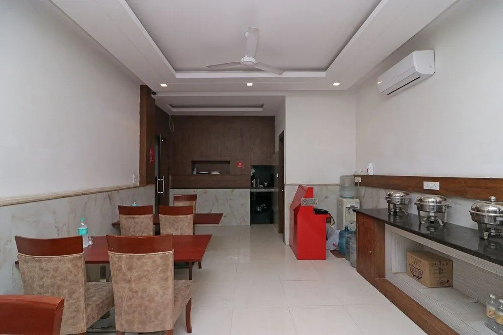 Hotel Era Residency