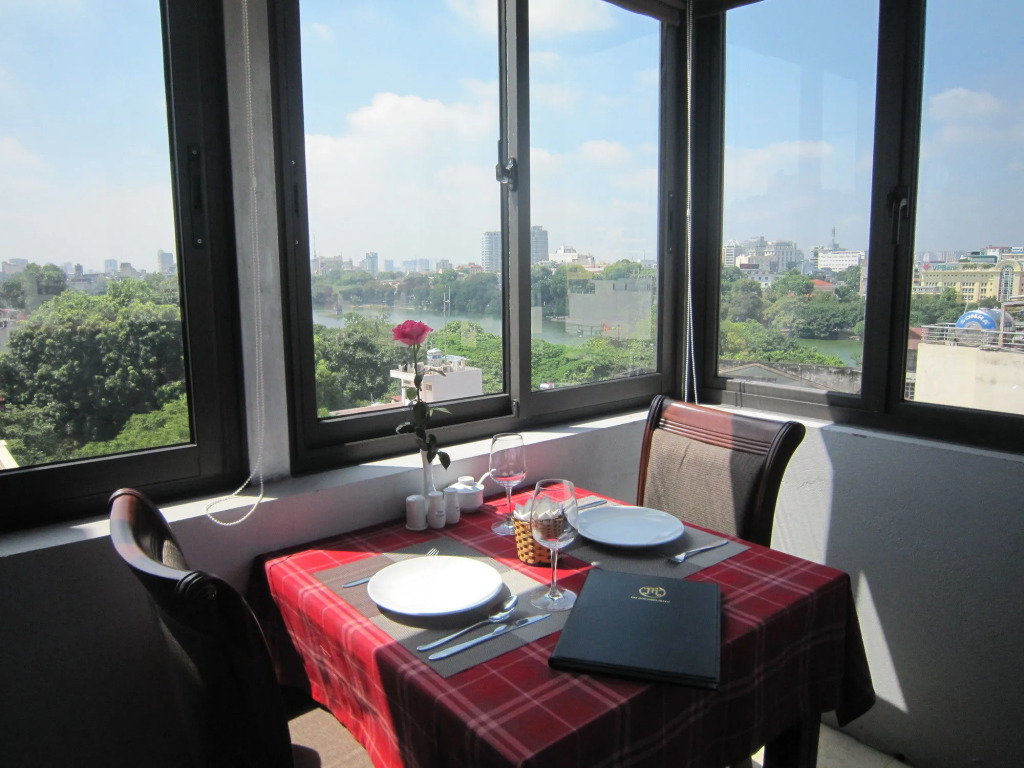 Ja Cosmo Premier Hotel