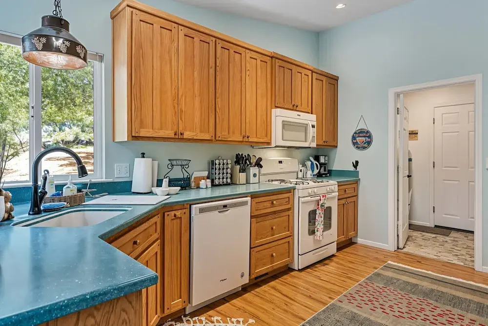 The Nut House - Lovely Home with Hot Tub