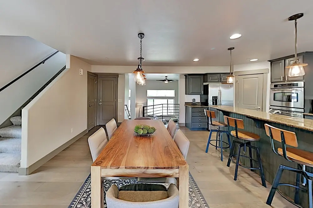 2-unit Bear Hollow Village W/ Hot Tub 8 Bedroom Townhouse