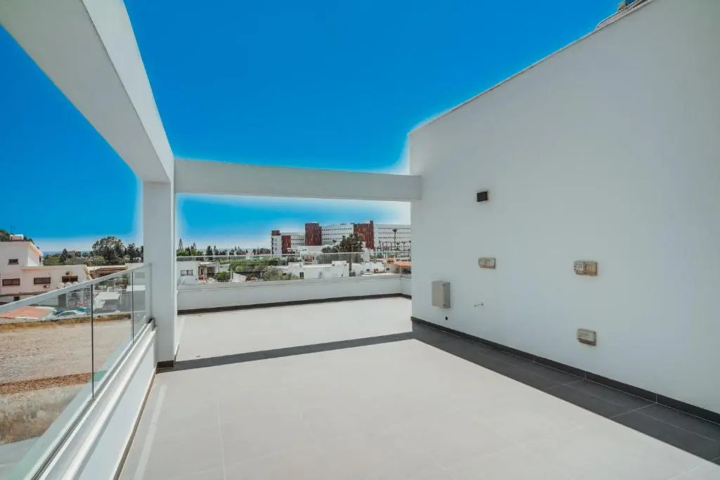 Stay in Style in Modern 3 Bedroom Villas Near Nissi Beach & Square