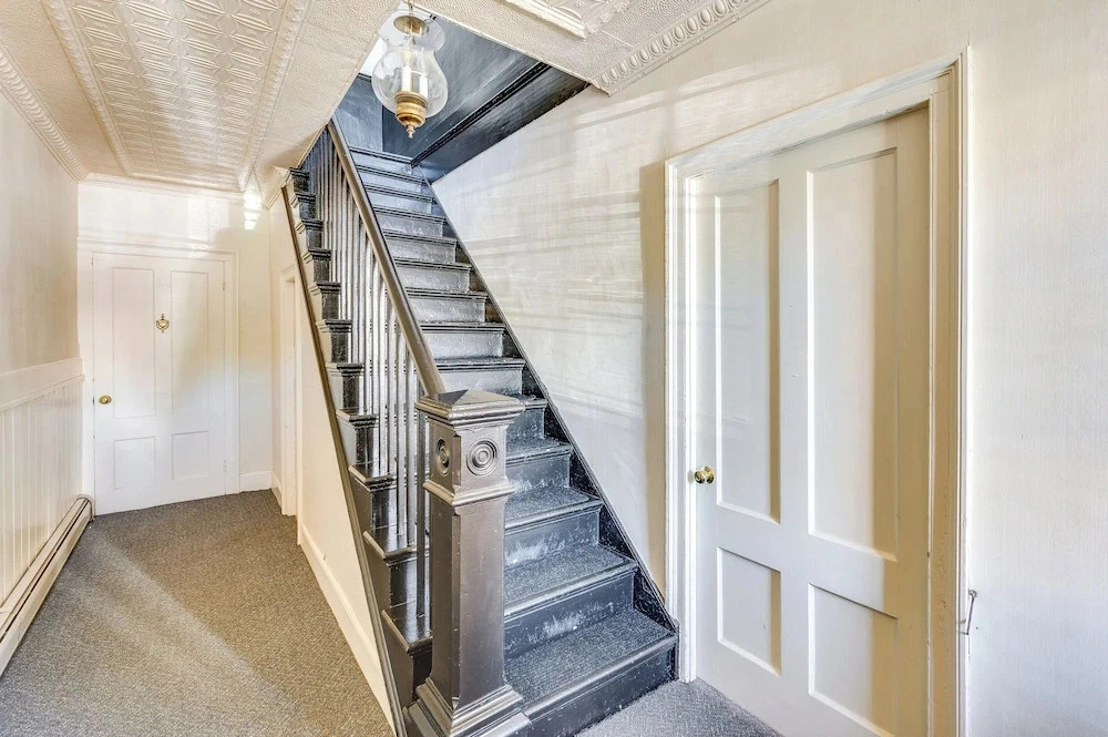 Walkable 3-unit Retreat on Main Street, Waterbury