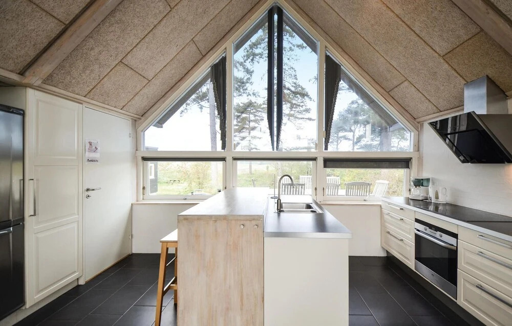 Gorgeous Home In Ebeltoft With Kitchen