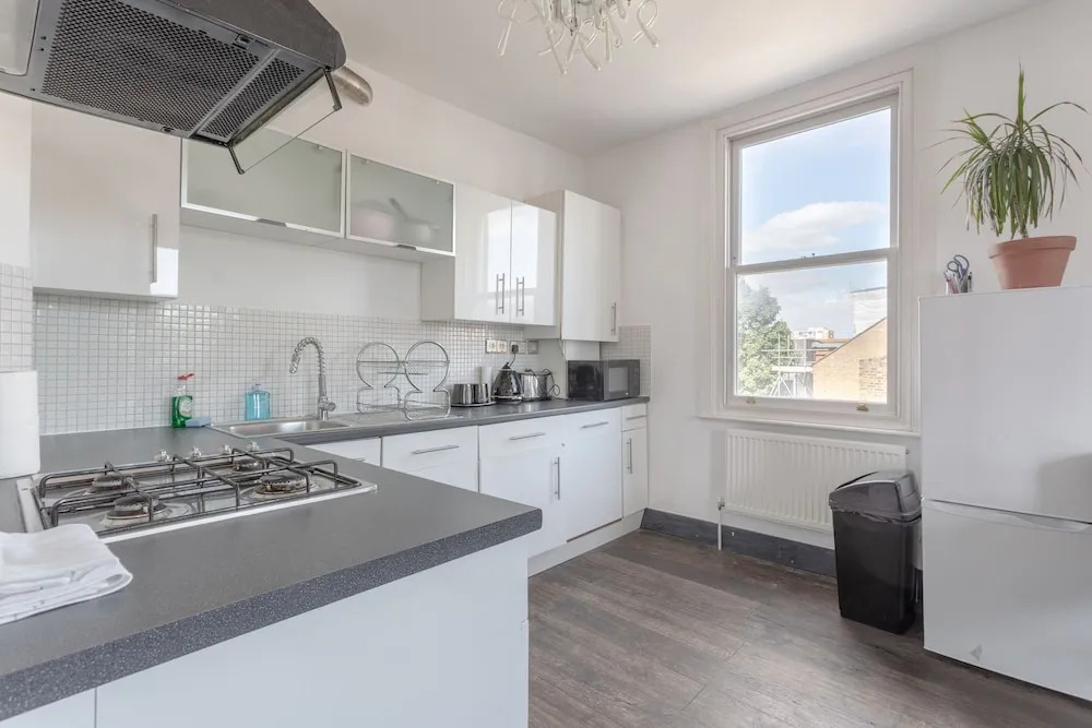 Spacious and Contemporary 3 Bedroom House
