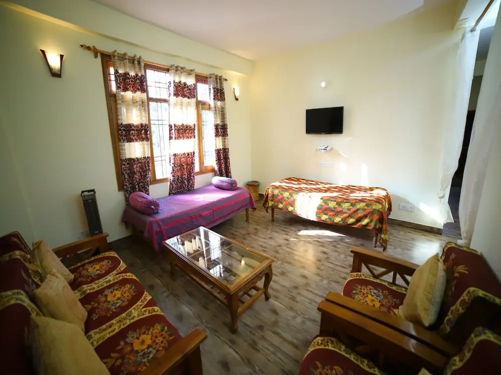 OYO 11575 Hotel Shine