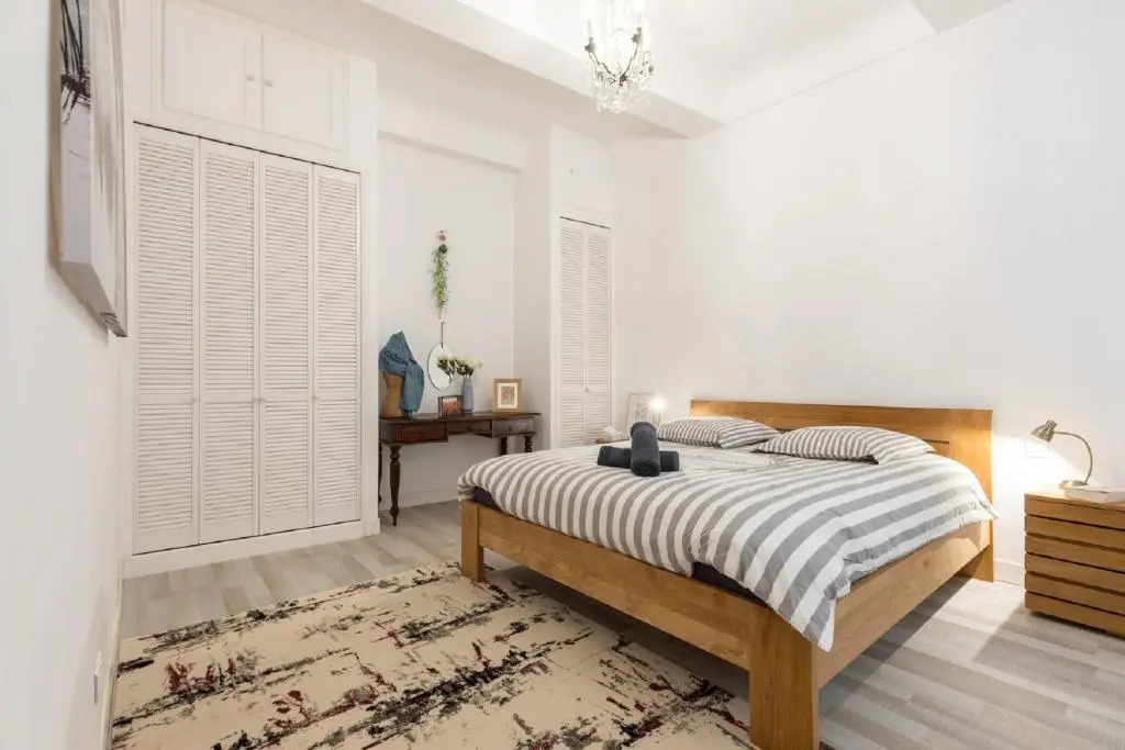 Pref 2 · F4 - Vaste Et Bourgeois ,3 Chambres, Ascenseur, Vx-Nice