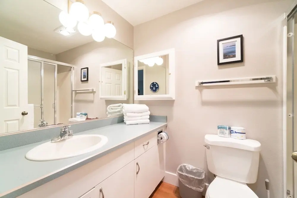 SeaQuell 3 Br condo by RedAwning