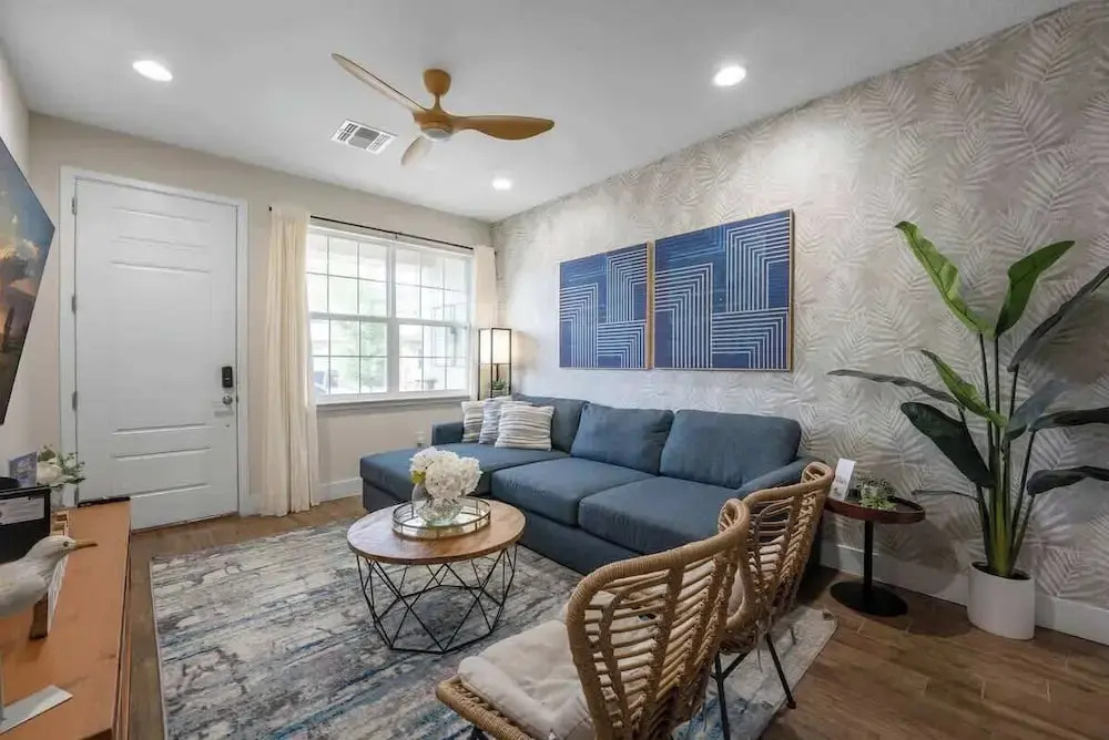 Beautiful 4BR Home w/ Modern Design