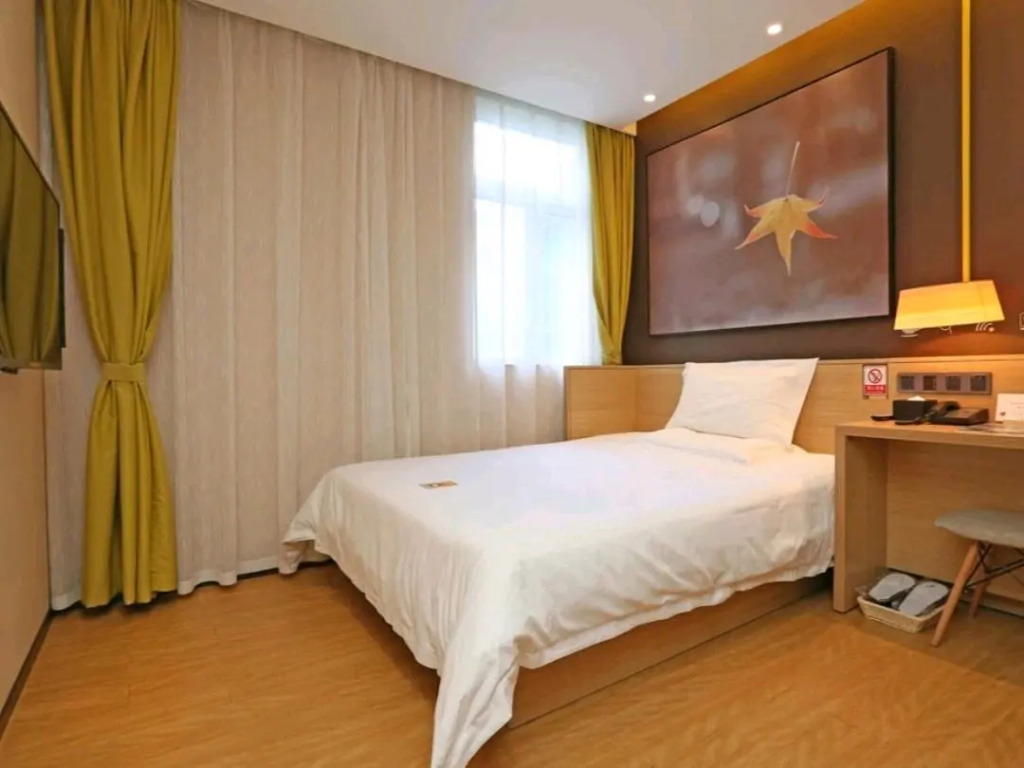 IU Hotel Chongqing Longtou Temple North Railway Station