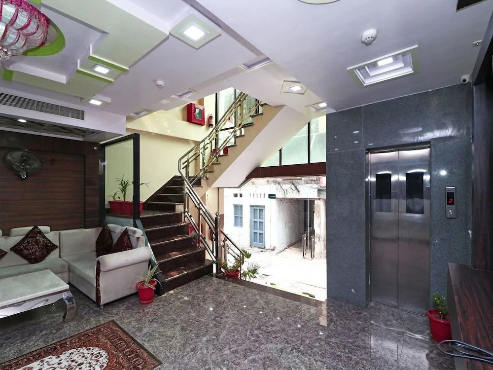 OYO 15169 Hotel Rk Inn
