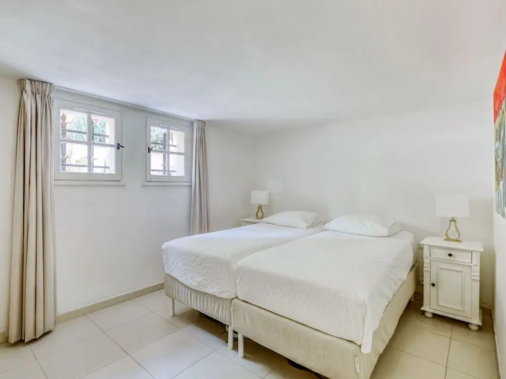 Villa With Guest Accommodation and Heated Pool in Sainte Maxime
