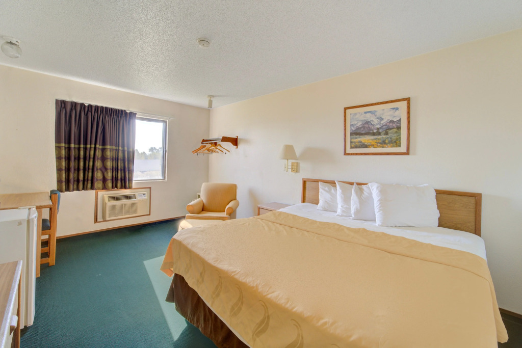 Super 8 by Wyndham Kingdom City